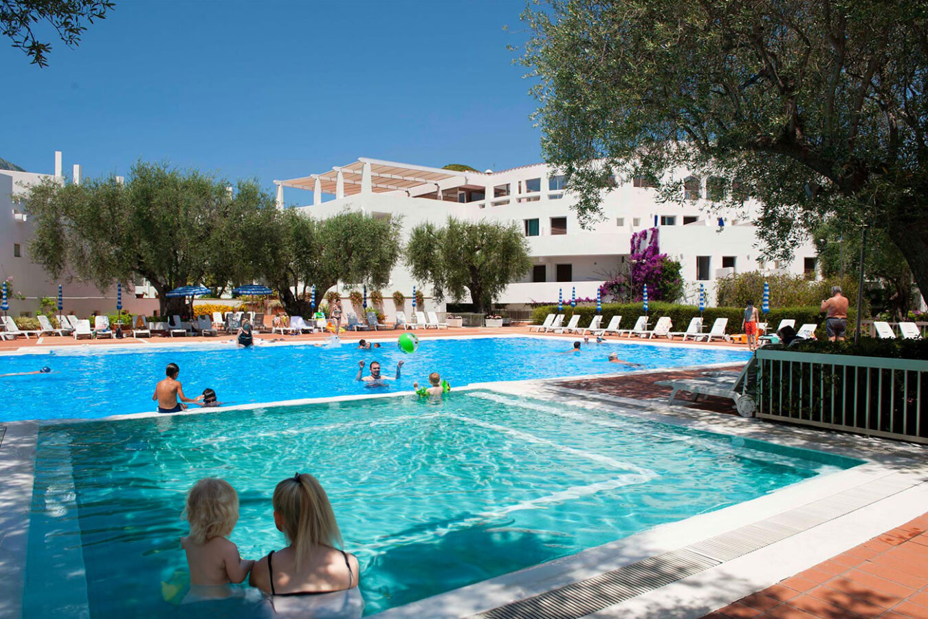 Piscina di Hotel Torre Oliva, uno dei migliori hotel con piscina in Cilento.