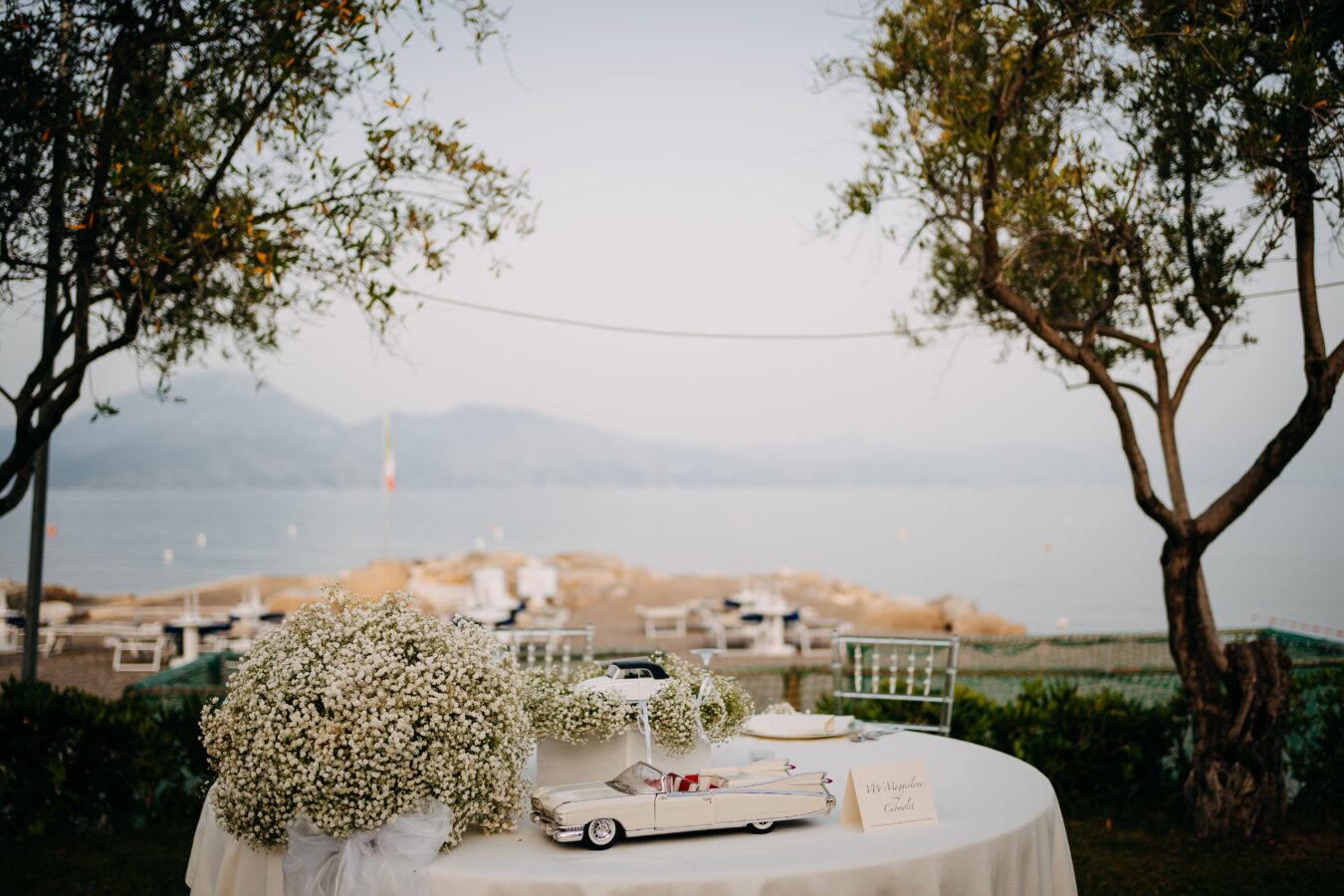 Foto di un matrimonio in spiaggia e sul mare organizzato da Hotel Torre Oliva nel Golfo di Policastro, in Cilento